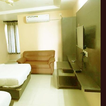 Vishnu Residency Mancherial Mancherāl Εξωτερικό φωτογραφία